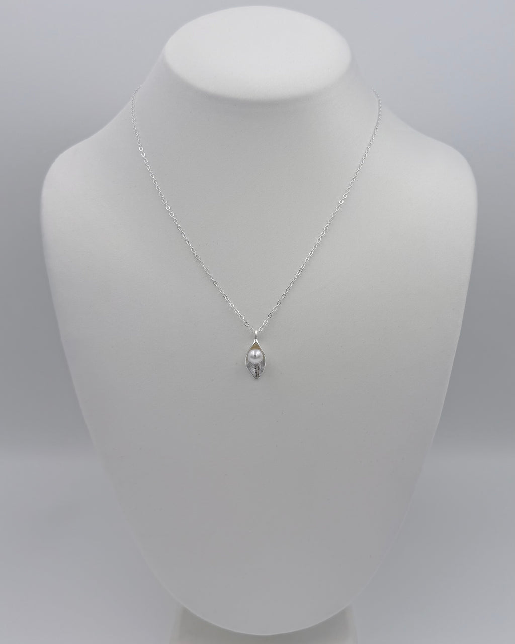 Silver Leaf Pearl Pendant Necklace