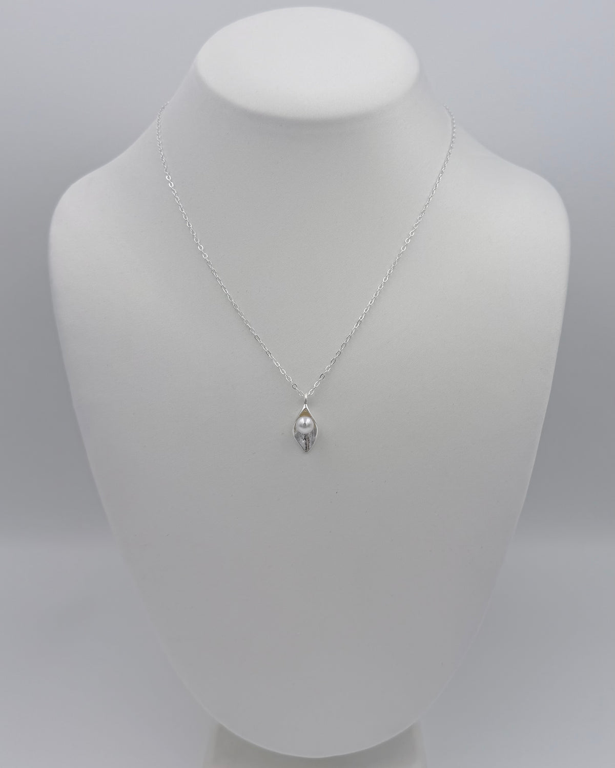 Silver Leaf Pearl Pendant Necklace