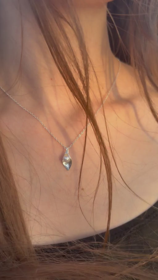 Silver Leaf Pearl Pendant Necklace